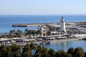 Muelle de Málaga con la Farola